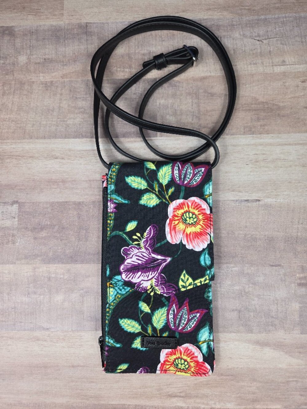 Vera Bradley Vines Floral Iconic RFID Envelope Crossbody